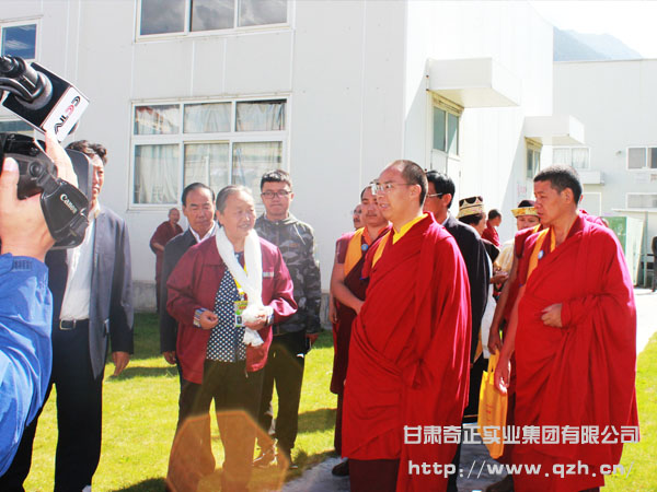 十一世班禅大师莅临开云足球参观指导