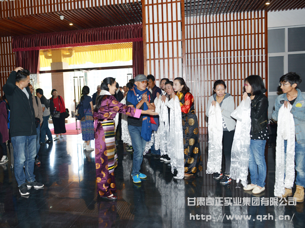 不丹活佛宗萨钦哲仁波切亲临开云足球拉萨公司参观指导