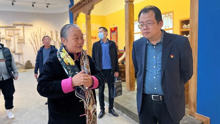 西藏自治区卫健委谭相东书记一行莅临开云足球（中国）青稞考察